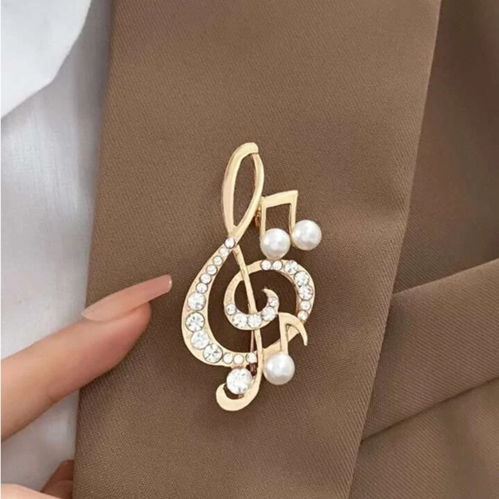 New Sparkly Gold-Tone Treble Clef Brooch w/Pretty Faux Pearls (1.1” w x 2.25” t)
